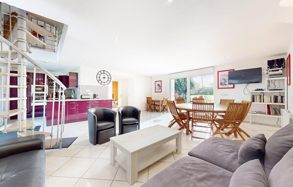 DVD player, table tennis, stereo