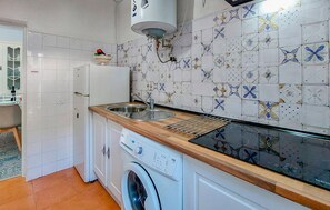 Fridge, microwave, stovetop, cookware/dishes/utensils