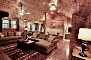 Smart TV, fireplace - Trails End, your own private retreat in the Smokies! (Townsend)