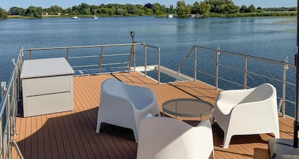 Wunderschönes Schiff im Havelsee OT.