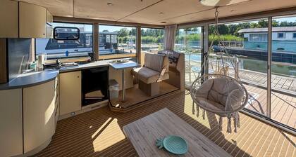 Wunderschönes Schiff im Havelsee OT.