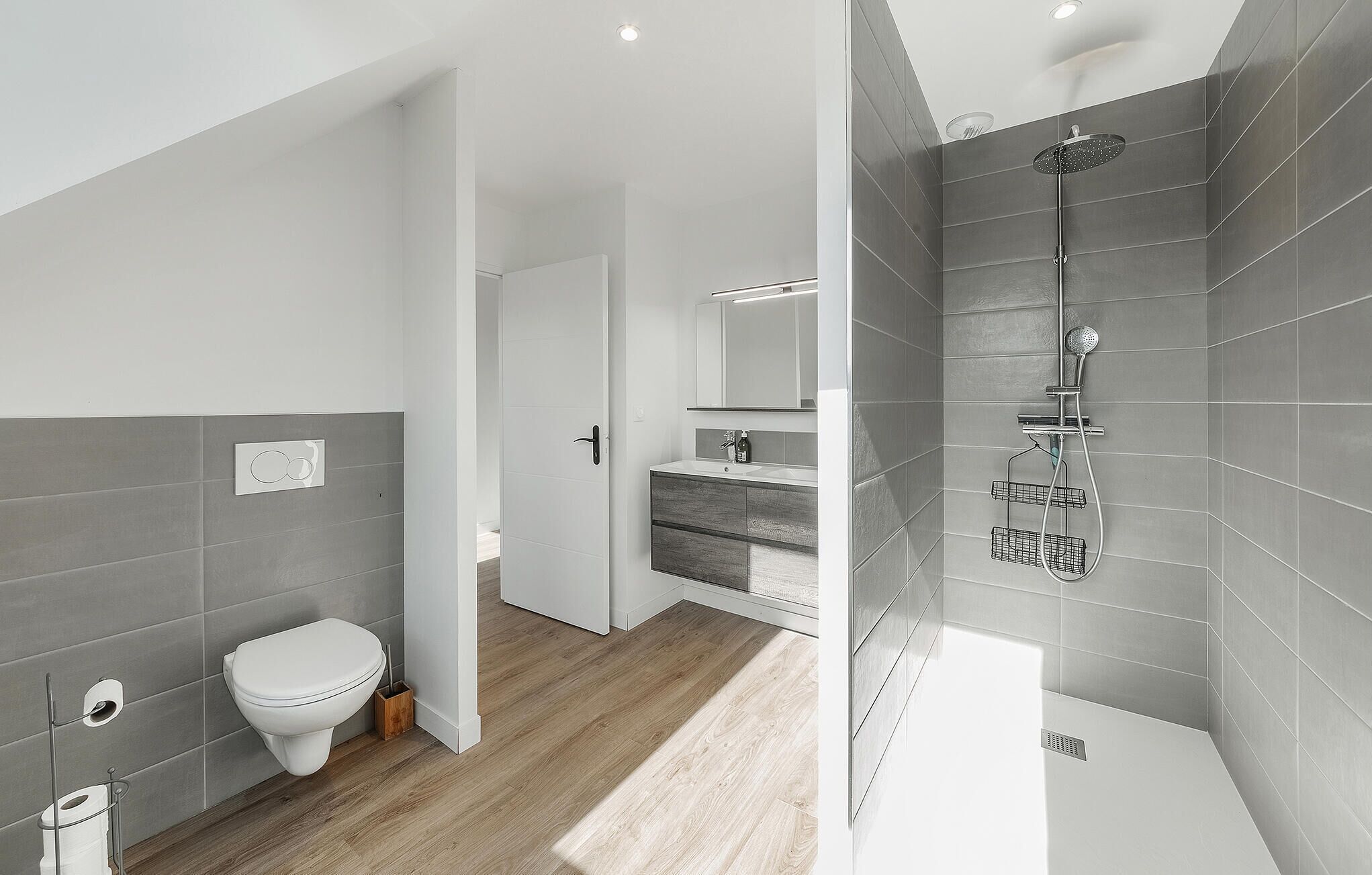 Douche, sèche-cheveux