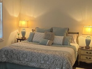 4 bedrooms, iron/ironing board, WiFi, bed sheets