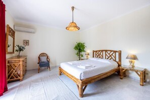 3 bedrooms, in-room safe, iron/ironing board, free WiFi - Casa Timor - Perfect Stay for Exploring Lagos & Algarve (Lagos)