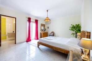 3 camere, una cassaforte in camera, ferro/asse da stiro, Wi-Fi gratuito