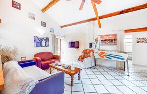 智能電視、乒乓球設施