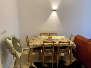 Dining - Spacious 2 Bedroom, 4 Beds with Wifi, ACs and Garden View (Cairo Governorate)