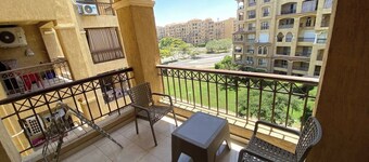 Spacious 2 Bedroom, 4 Beds with Wifi, ACs and Garden View