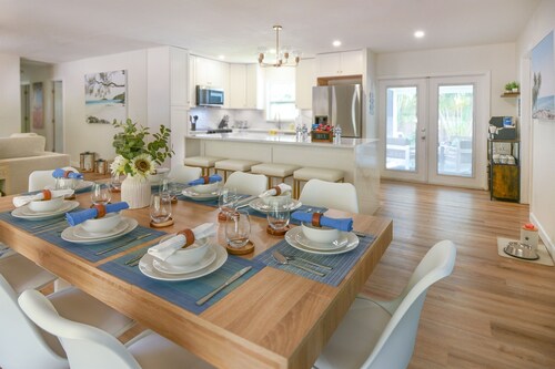 Luxury Pool & Game Retreat • Close to Beaches