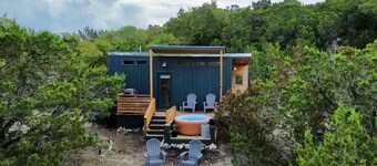 Cute clean cabin with views, hot tub, deck, grill - near Waco, TX