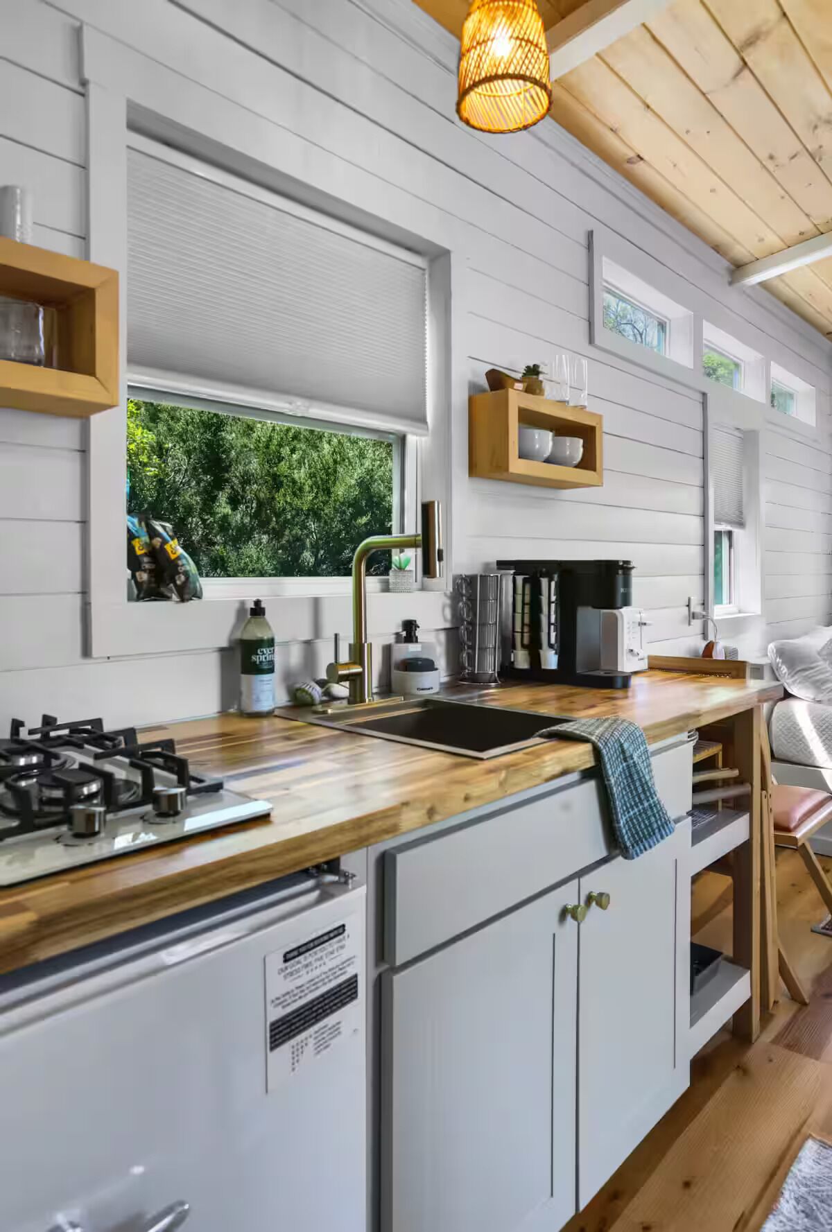 Fridge, stovetop, cookware/dishes/utensils, paper towels