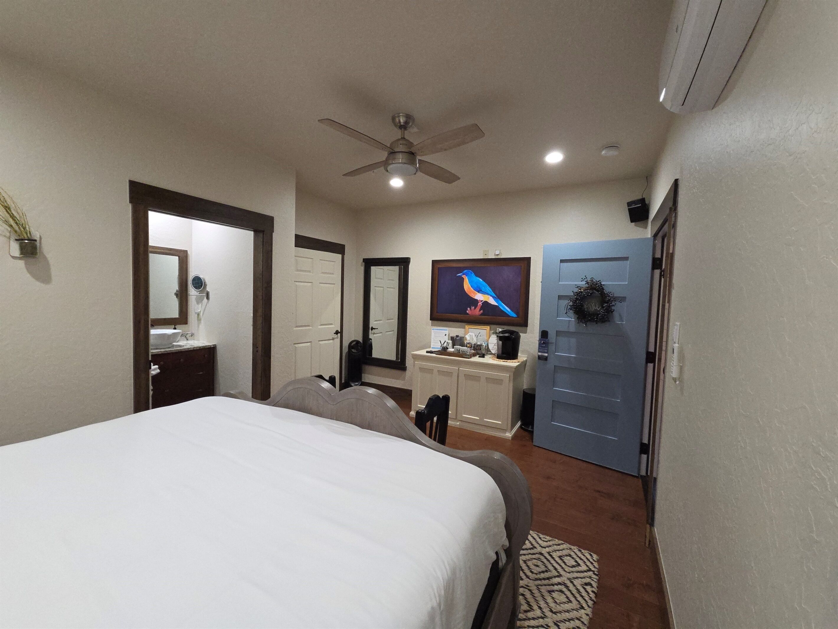 1 bedroom, iron/ironing board, free WiFi