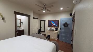 1 bedroom, iron/ironing board, free WiFi