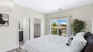 Unclassified image, 3 of 14, button - Format Stays Coliving (Los Angeles)