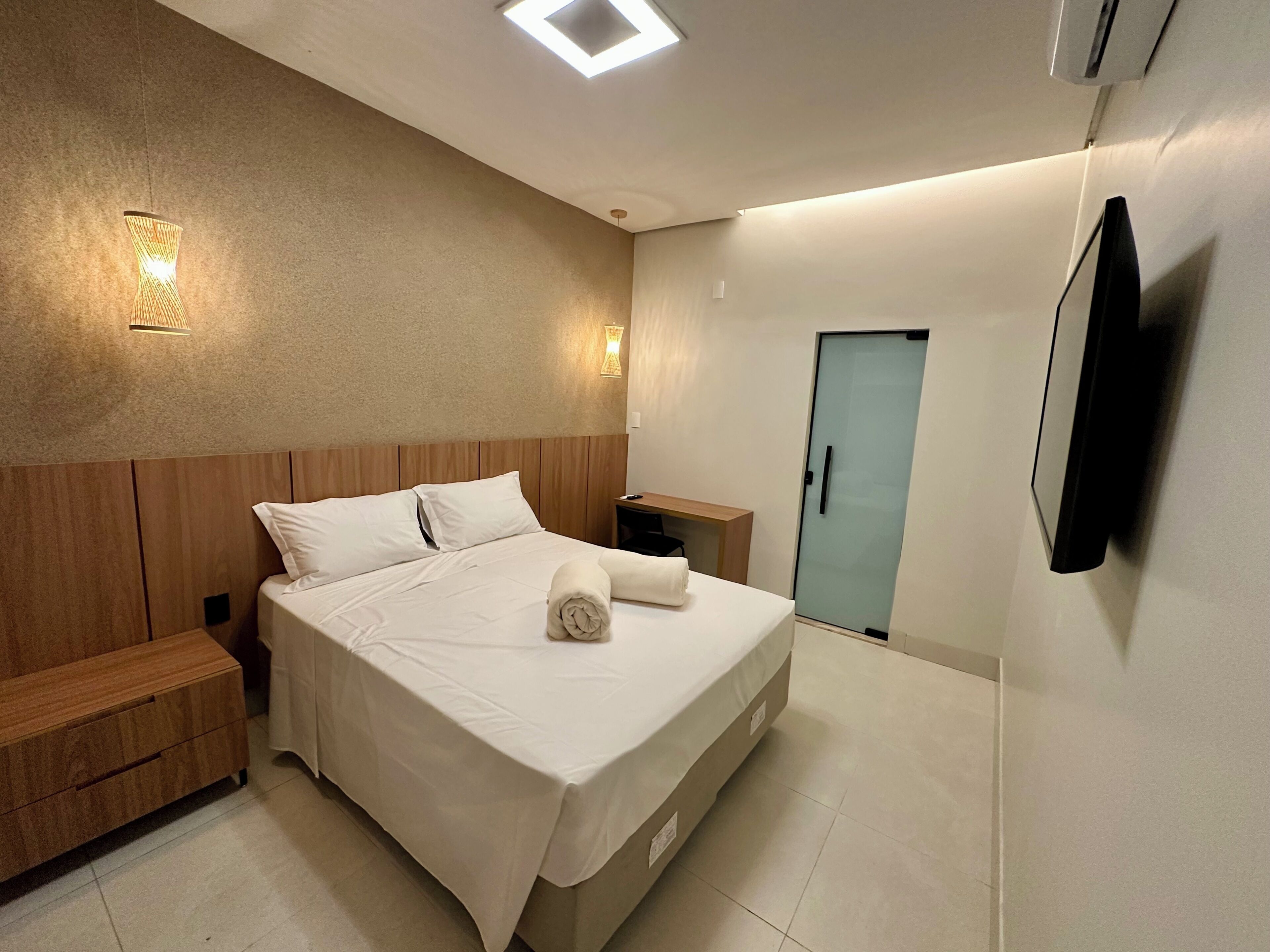 Habitación estándar con 2 camas individuales | Ropa de cama de alta calidad, edredón y escritorio 