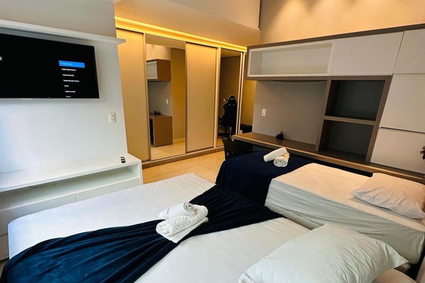Ropa de cama de alta calidad, cubrecamas y escritorio