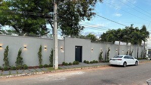Pintu masuk hartanah