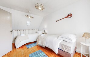 3 bedrooms, iron/ironing board, travel cot