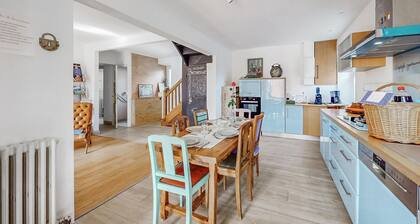 3 bedroom amazing home in Le Vieux-Bourg