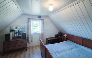 3 bedrooms, travel crib, free WiFi - Beautiful home in Reksteren with WiFi (Reksteren)