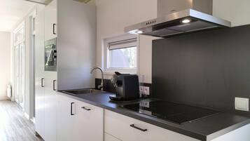 Fridge, microwave, dishwasher, coffee/tea maker