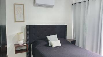 2 habitaciones, escritorio, tabla de planchar con plancha y wifi