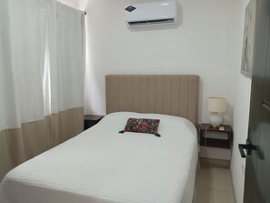 2 bedrooms, desk, iron/ironing board, WiFi - cr.arenalapartments #1 beautiful, comfortable with parking (La Fortuna)