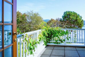 Traditional Suite | Balcony view - Sooke Harbour House (Sooke)