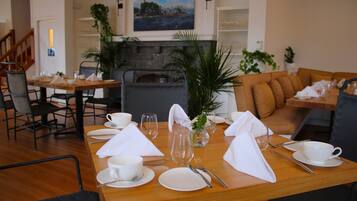 Café da manhã continental todos os dias mediante uma taxa