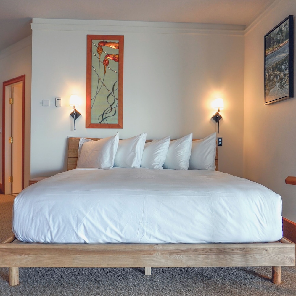 Sooke Harbour House by null