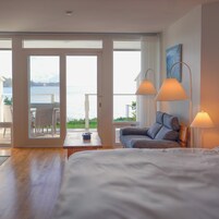 Artículos del minibar gratis y caja de seguridad en la habitación 