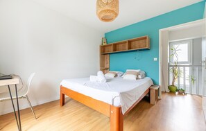 4 bedrooms, free WiFi, bed sheets - 4 bedroom amazing home in Nantes (Nantes)
