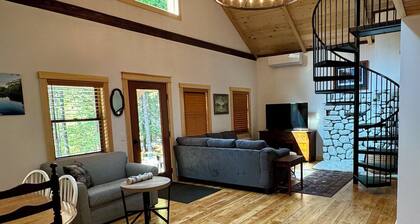 Charming Cottage at Pretty Pond