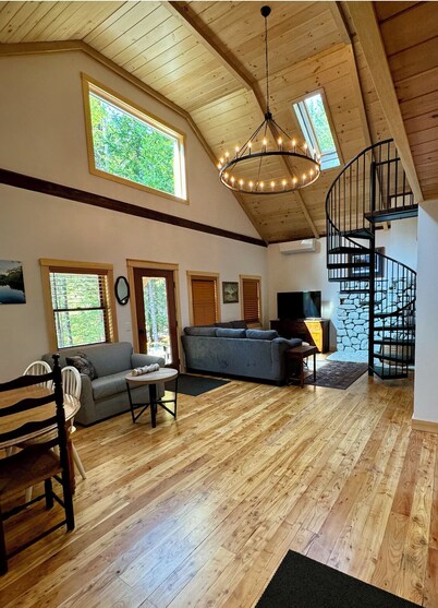 Charming Cottage at Pretty Pond