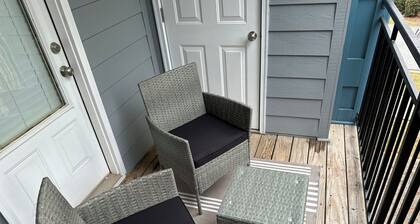 Cozy 2-bedroom condo in amazing Athens with WiFi, AC close to Campus & 5 points