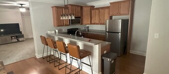 Cozy 2-bedroom condo in amazing Athens with WiFi, AC close to Campus & 5 points 