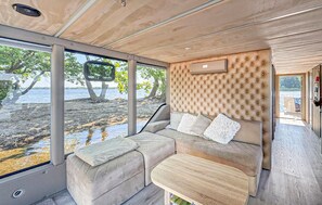 Unclassified image, 5 of 19, button