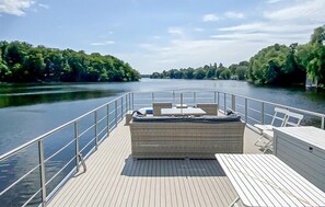 Unclassified image, 4 of 19, button