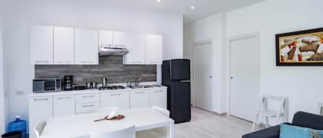 Deluxe Apartment, Balcony, Pool View | Private kitchen | Toaster, blender