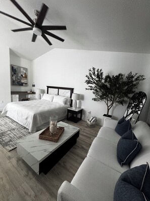 1 habitación, tabla de planchar con plancha, wifi gratis y ropa de cama 