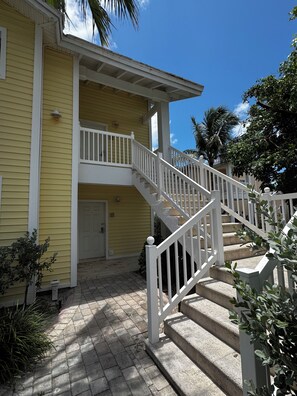 Exterior - Sunshine studio villa optional gull car rental (Bailey Town)