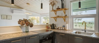 Cozy home in Askø with WiFi