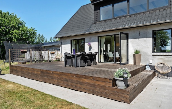 Outdoor dining - Awesome home in Sønder Felding (Sønder Felding)