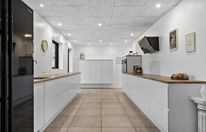 Fridge, stovetop, dishwasher - Awesome home in Sønder Felding (Sønder Felding)