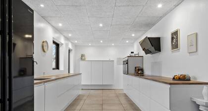 Awesome home in SĂžnder Felding