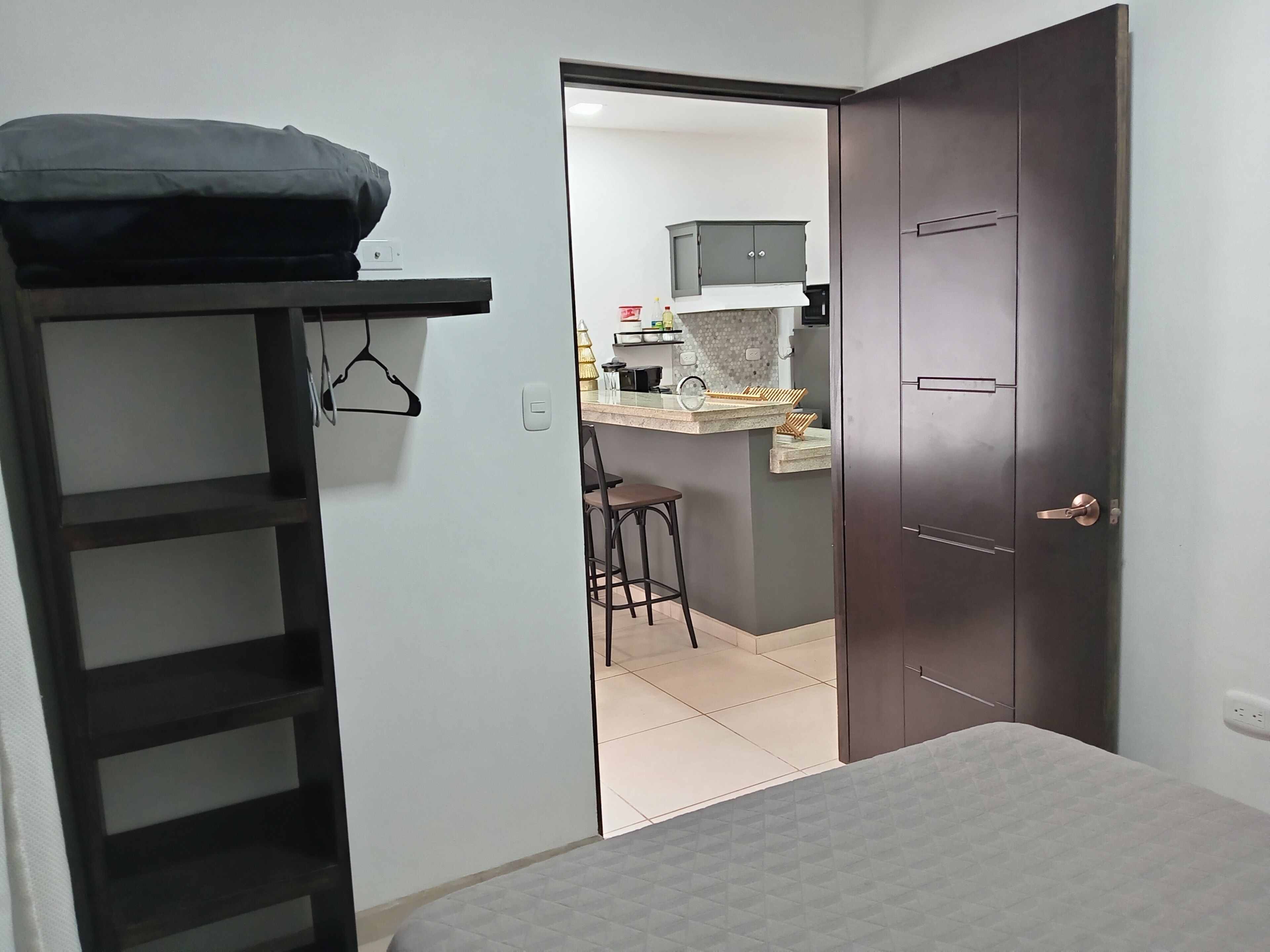 2 bedrooms, desk, iron/ironing board, WiFi