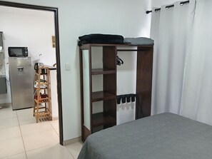 2 bedrooms, desk, iron/ironing board, WiFi