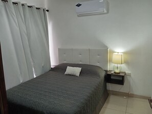 2 soverom, skrivebord, strykejern/-brett og wi-fi