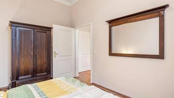 1 bedroom, bed sheets