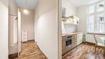 Fridge, stovetop, coffee/tea maker